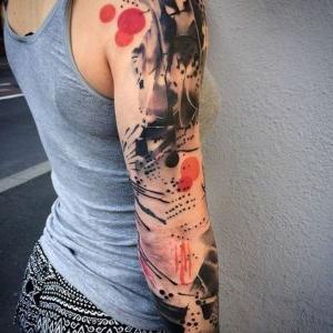 tatuaje en brazo trash polka