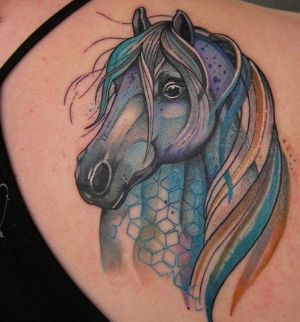 tatuaje de caballo para mujer