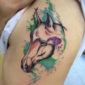 tatuaje de caballo para mujeres