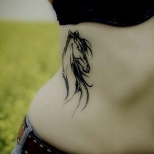 tatuaje sexy de caballo