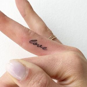 tatuaje de amor love