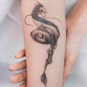tatuaje bonito de dragon