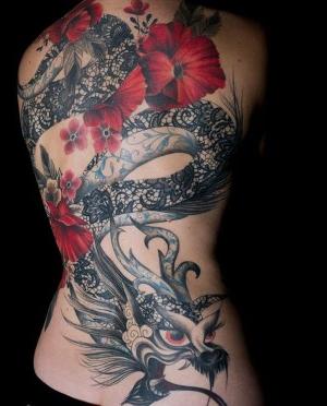tatuaje para mujer de dragon
