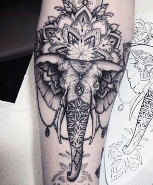 tatuaje elefante puntillismo
