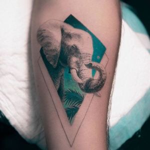 tatuaje en el antebrazo elefante