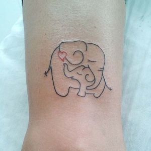 tatuaje minimalista de elefantes