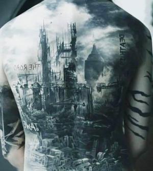 espalda tatuada