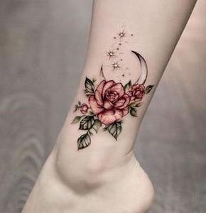 tatuaje de flor para mujer