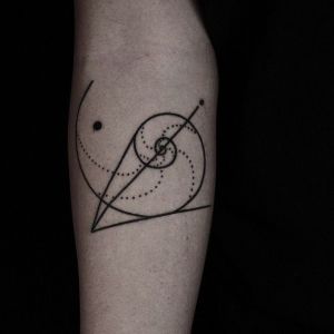 tatuaje sencillo geometrico