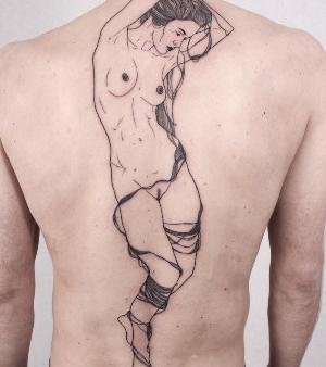 tatuaje para hombre silueta en la espalda
