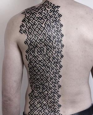 tatuajes geometricos para hombres espalda
