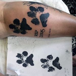 tatuajes para hombres de huellas de perro