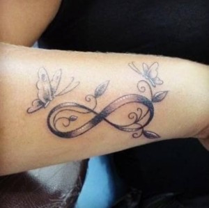 tattoo de infinito y mariposas