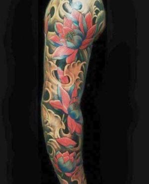 tatuajes de flores de loto para hombre