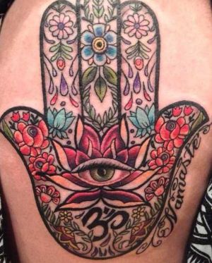tatuaje mano de fatima flores