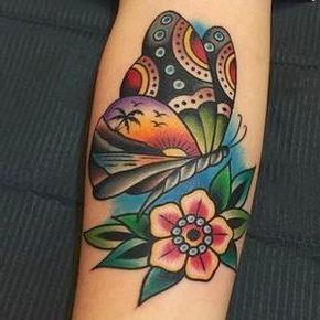 tattoo de mariposa y flor