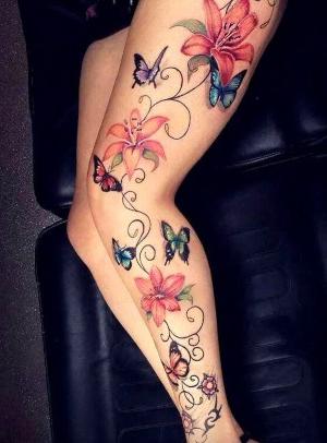 tatuaje en pierna de mariposas