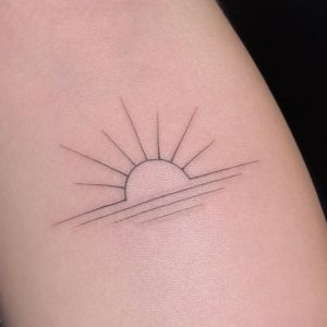 tatuaje minimalista de amanecer