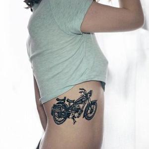 tatuaje para mujer de moto