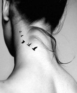 tattoo pajaros para mujer cuello