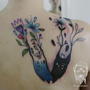 diseños originales de tatuajes en la espalda para mujeres