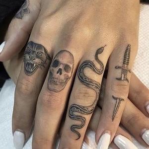 tatuajes en los dedos de la mano