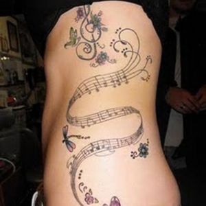 tatuaje de musica para mujeres
