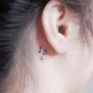 tatuaje de notas musicales
