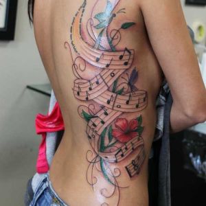 tatuaje musica flores