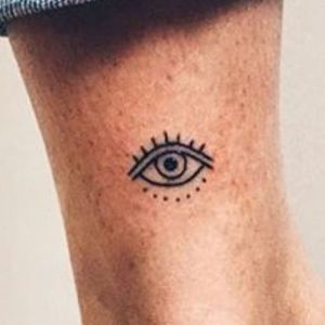 tatuaje de ojo sencillo