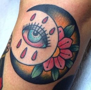 tatuaje de ojo y luna