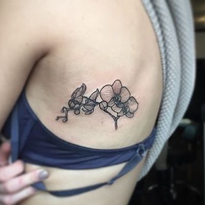 tatuaje de orquideas para mujeres