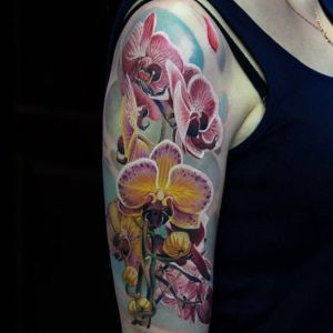 tatuaje realista de orquídeas