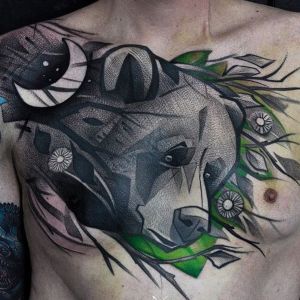 tatuaje de oso pecho