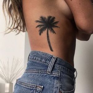 tatuaje de palmera para mujer