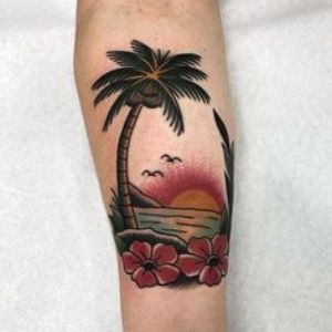 tatuaje de palmeras en el brazo