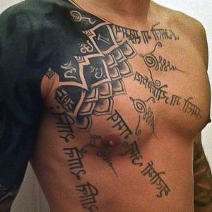 tattoo para hombre en pecho