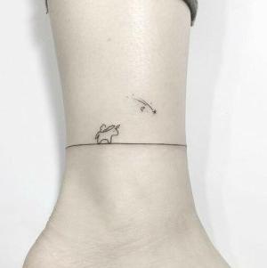 tatuaje pequeño tobillo