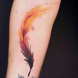 tatuaje watercolor de pluma