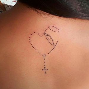 tatuaje de rosario fino