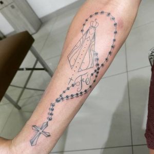 tatuaje de rosario y virgen