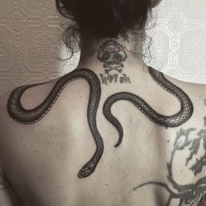 tatuaje para mujer de serpiente