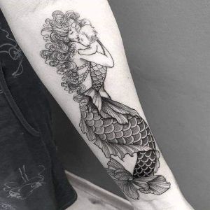 tatuaje de sirena con hijo