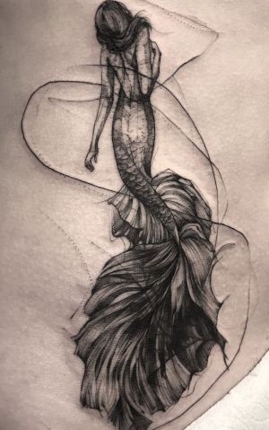 tatuaje de sirena en negro