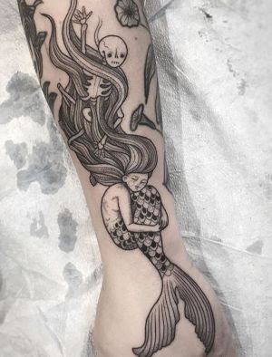tatuaje en el brazo de sirena