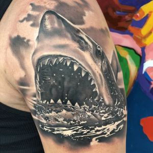 tatuaje de tiburon blanco