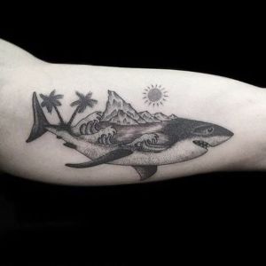 tatuaje de tiburon para hombre en el brazo
