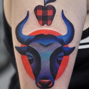 tatuaje de toro psicodelico