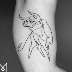 tatuaje sencillo de toro