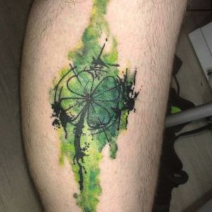 tatuaje de trebol verde